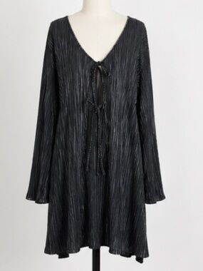 Ashley Stewart Size 26/28 Pleated Black Crepe Tie Front Dressy Coverlet